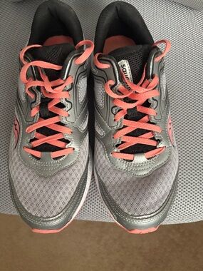 Saucony Women's versatile cohesion 12 Running Shoes with Coral Accents